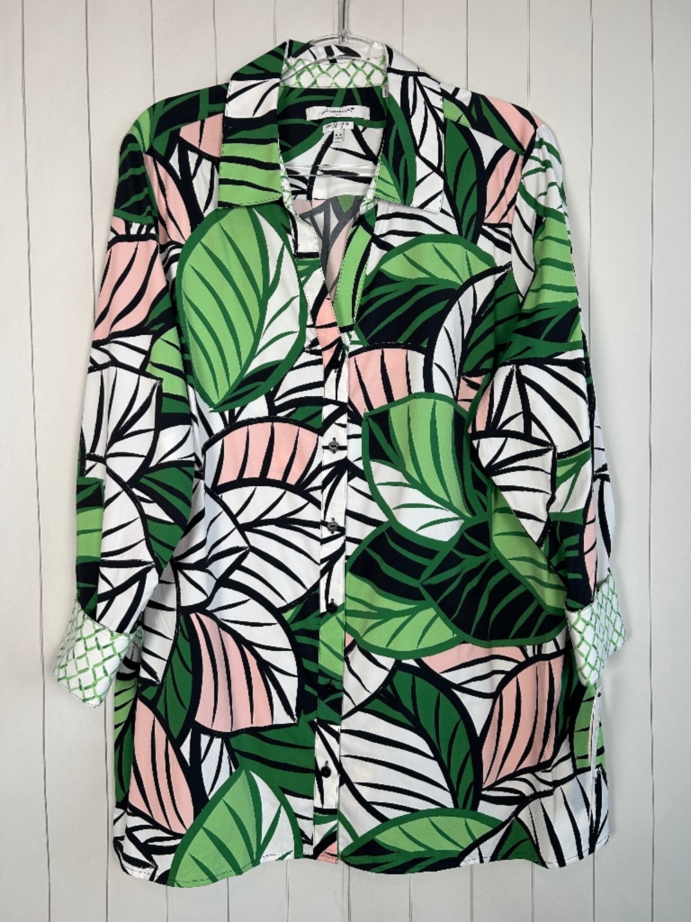 Foxcroft size 18W long sleeve button up shirt shaped UPF 50+ green tropical leaf